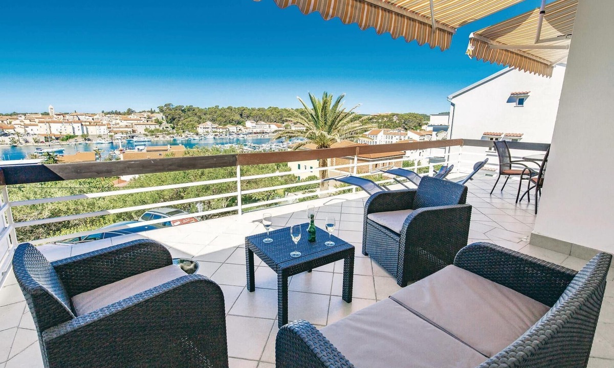 Rab Apartment | 1 bedroom awesome apartment in Banjol