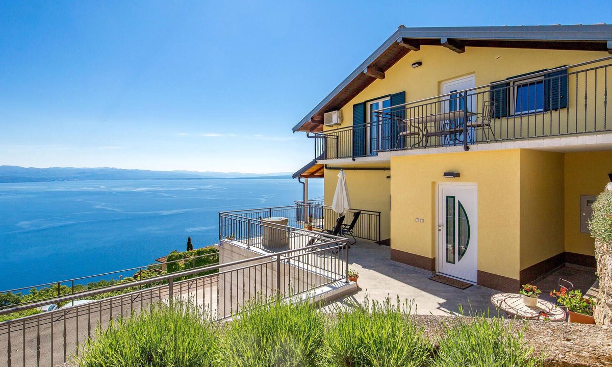 Tulisevica Apartment | 1 bedroom awesome apartment in Lovran