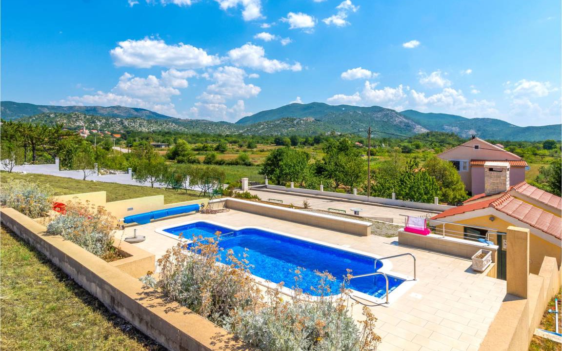 Neoric House | 105 m² House ∙ 2 bedrooms ∙ 6 guests