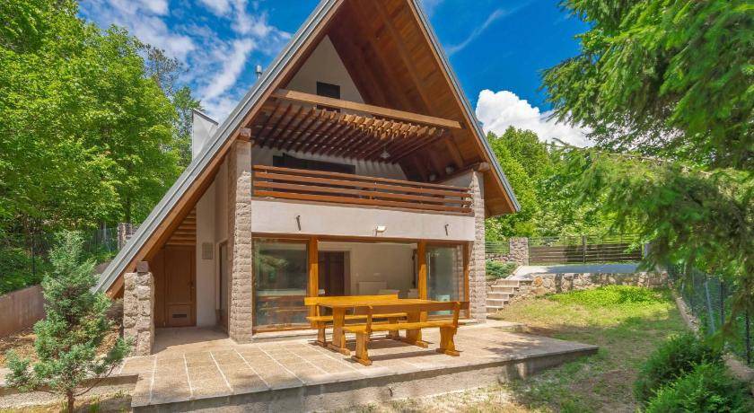 Lic Ski Chalet | 110 m² Chalet ∙ 2 bedrooms ∙ 4 guests