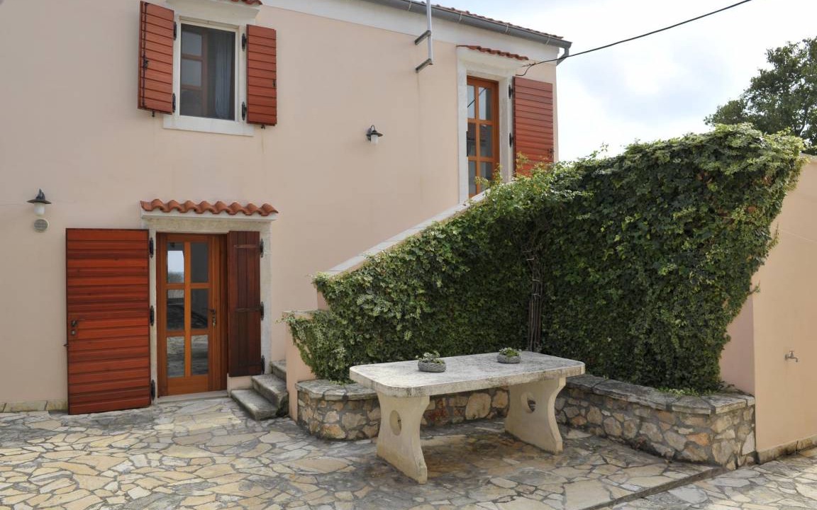 Dragove House | 110 m² House ∙ 2 bedrooms ∙ 6 guests