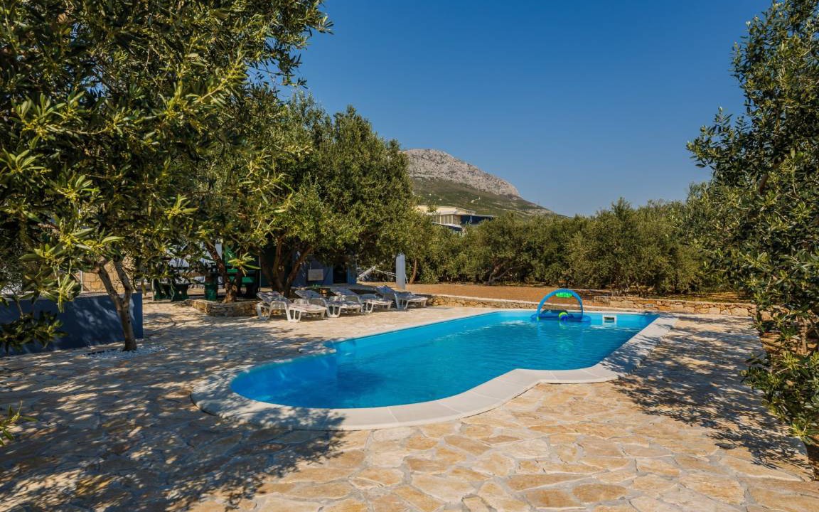 Kastel Sucurac Villa | 115 m² Villa ∙ 3 bedrooms ∙ 12 guests