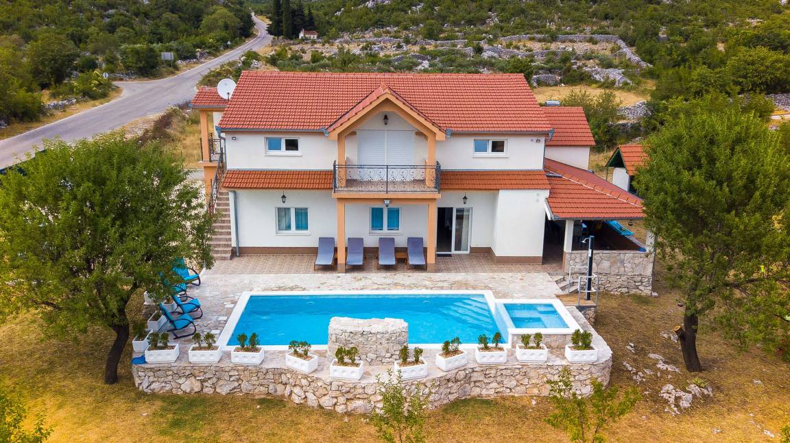 Lecevica House | 120 m² House ∙ 3 bedrooms ∙ 7 guests