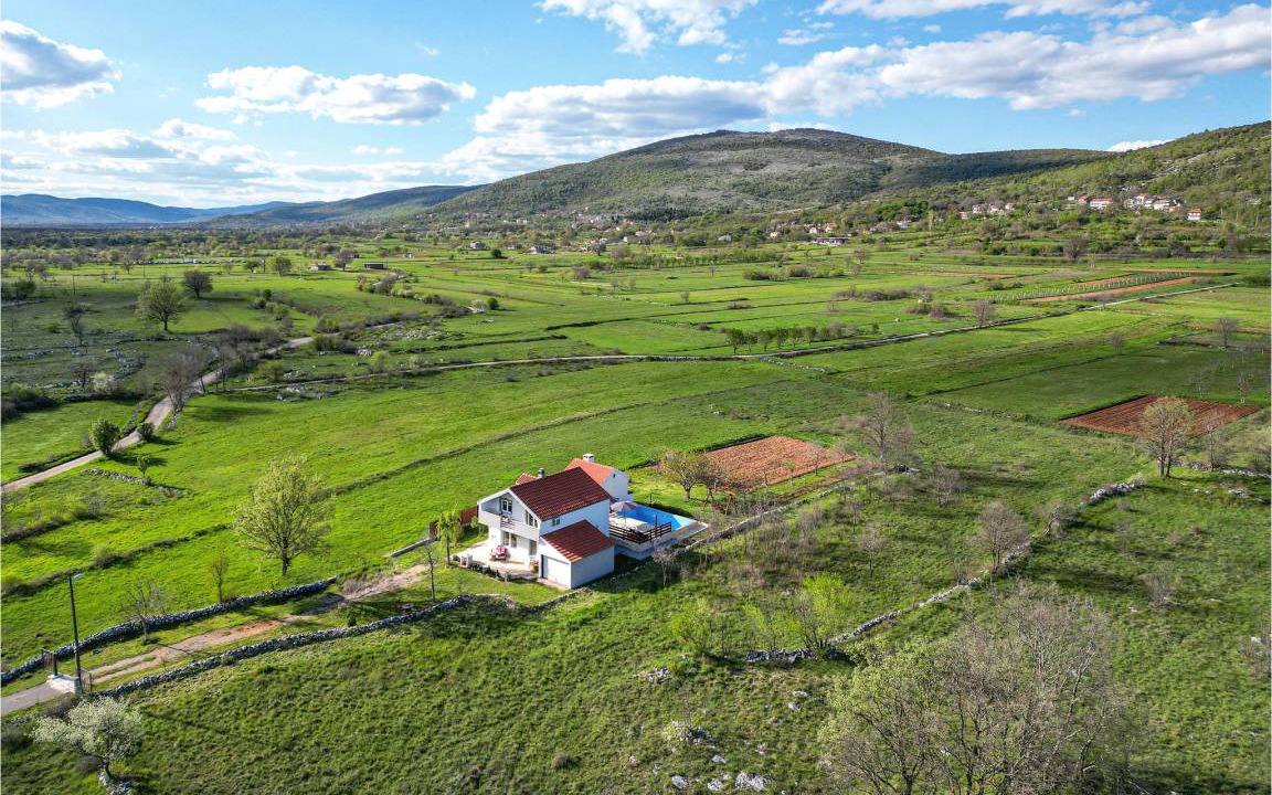 Trilj House | 130 m² House ∙ 4 bedrooms ∙ 8 guests