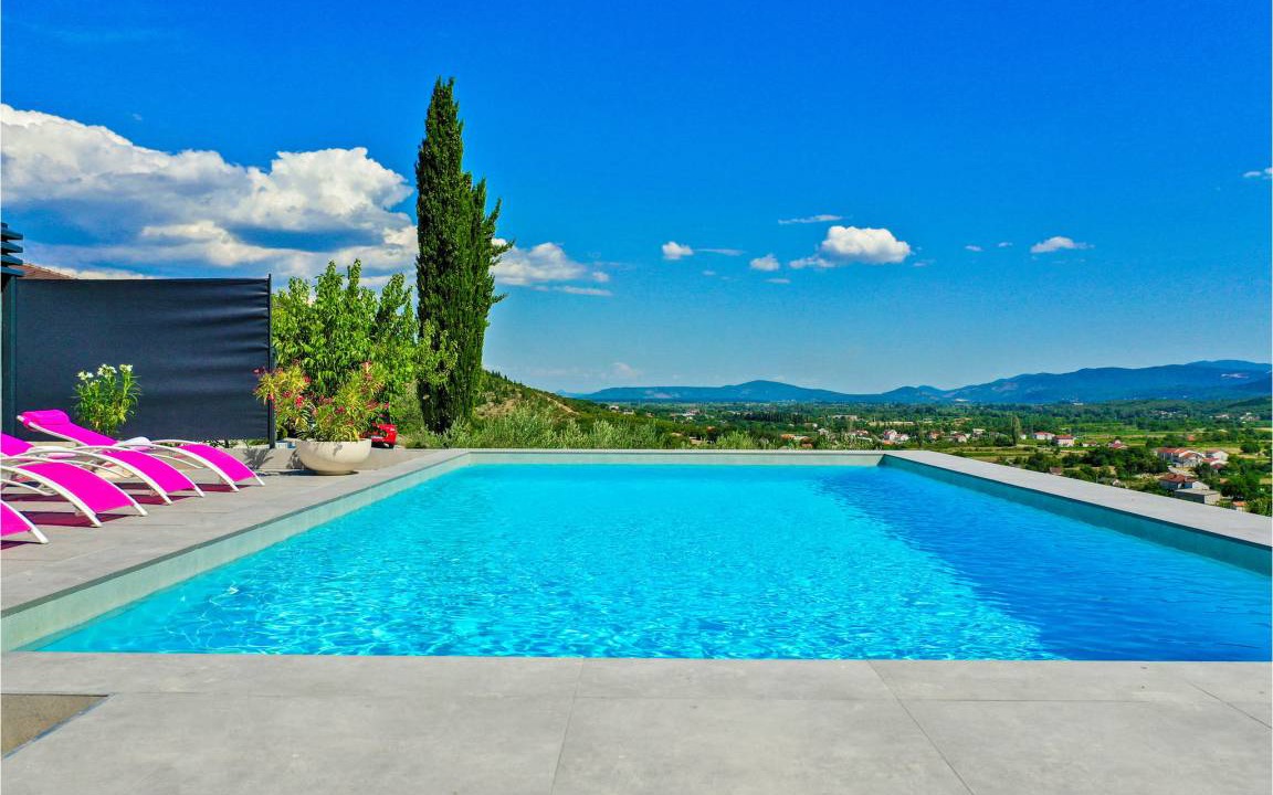 Prolozac House | 130 m² House ∙ 3 bedrooms ∙ 8 guests