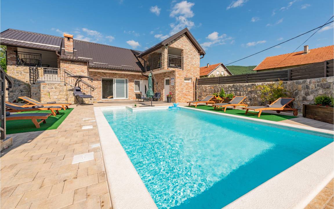 Municipality of Gracac House | 140 m² House ∙ 3 bedrooms ∙ 6 guests