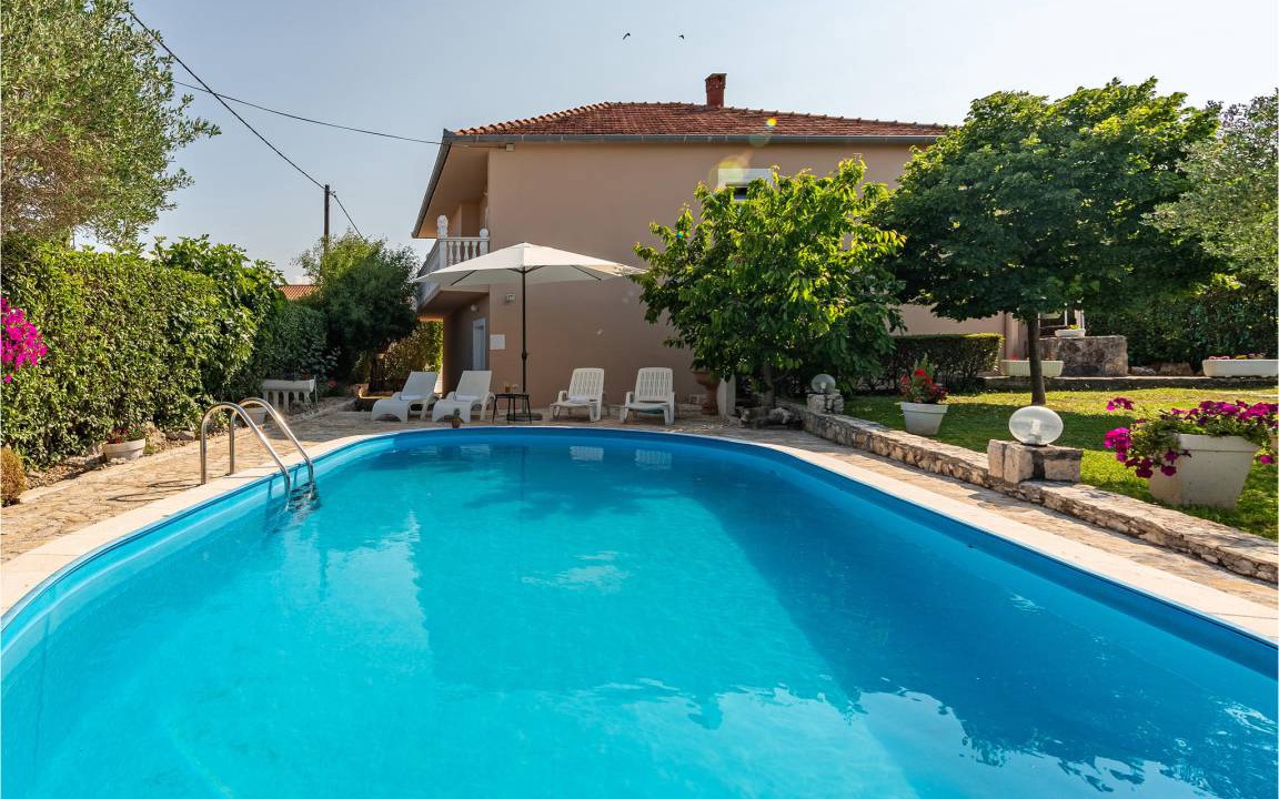 Lovinac House | 147 m² House ∙ 4 bedrooms ∙ 8 guests