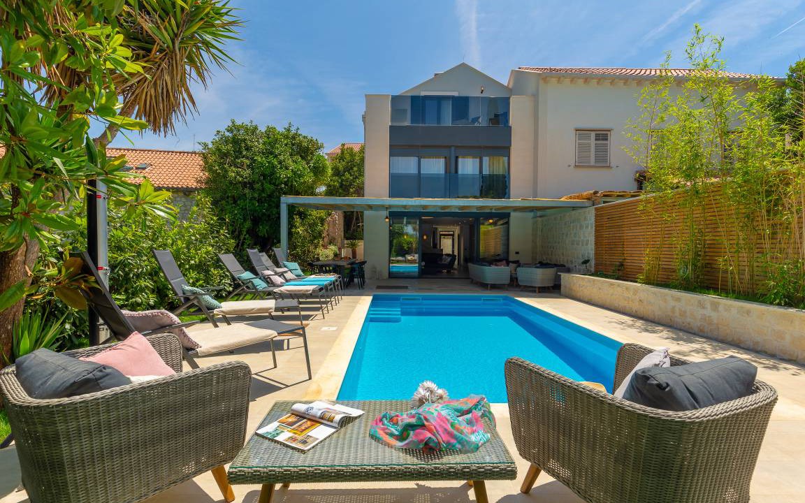 Pile Villa | 150 m² Villa ∙ 5 bedrooms ∙ 10 guests