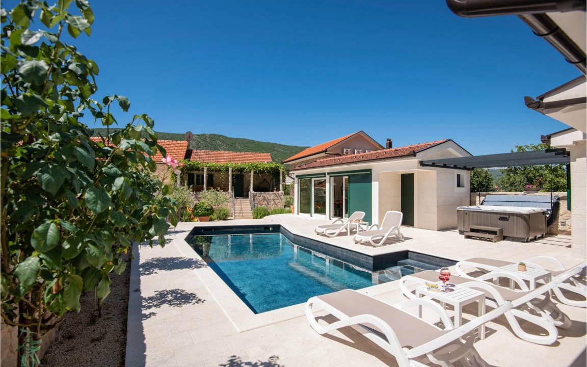 Slivno House | 170 m² House ∙ 5 bedrooms ∙ 8 guests
