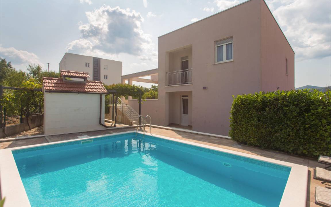 Dugopolje House | 179 m² House ∙ 3 bedrooms ∙ 8 guests