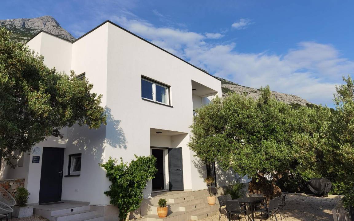 Makarska House | 180 m² House ∙ 4 bedrooms ∙ 8 guests