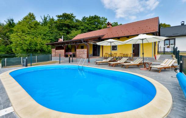 Cestica House | 2 bedroom accommodation in Cestica