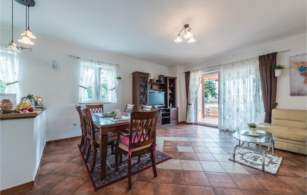 Sutomiscica Apartment | 2 bedroom accommodation in Sutomiscica
