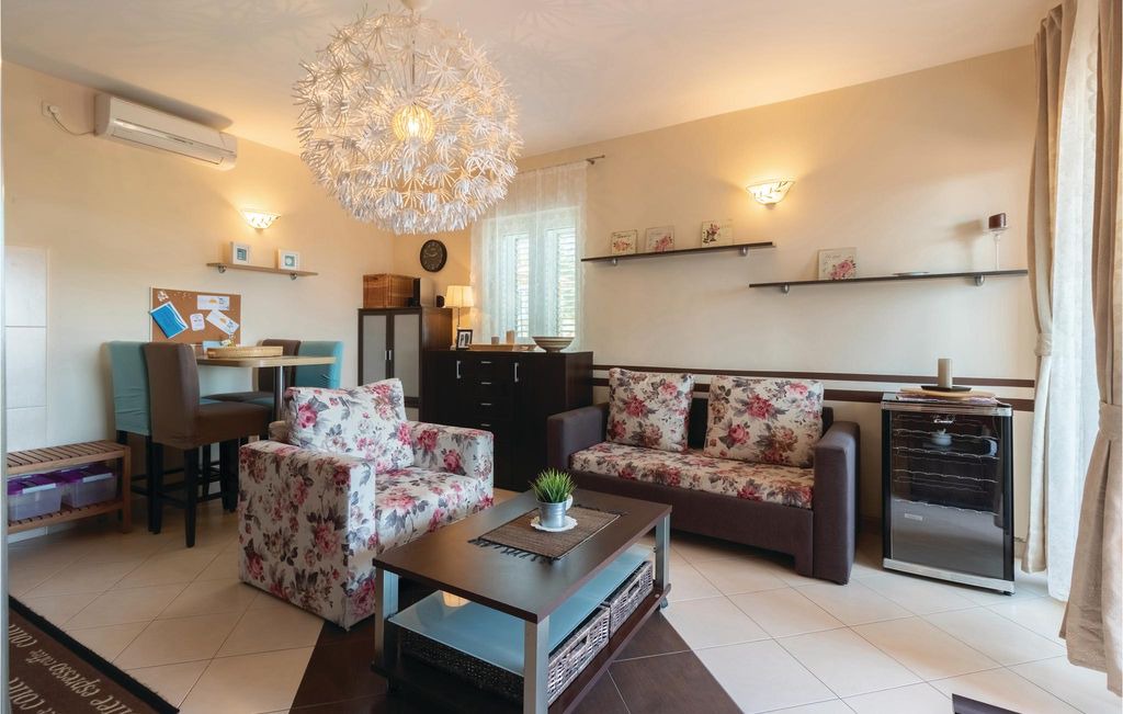 Sutomiscica Apartment | 2 bedroom accommodation in Sutomiscica