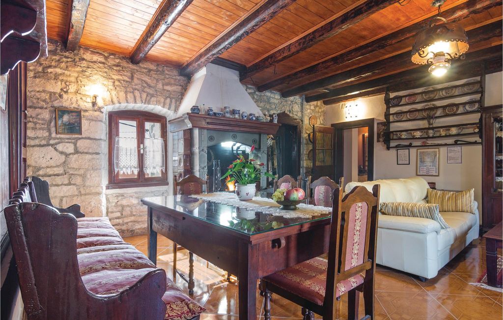 Kruncici House | 2 bedroom accommodation in Kruncici