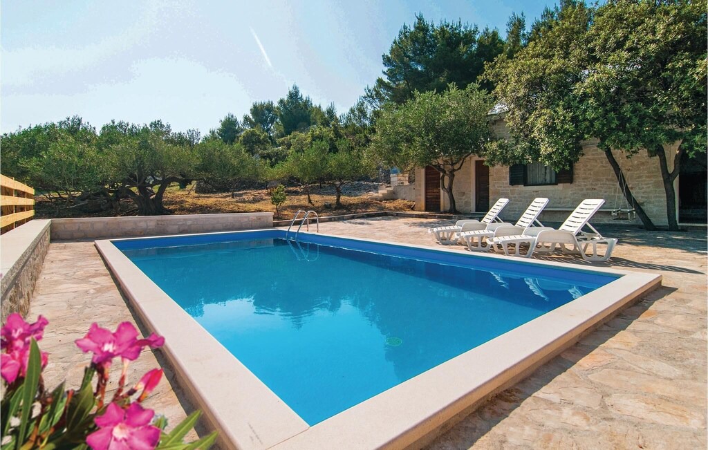 Pucisca House | 2 bedroom accommodation in Pucisca