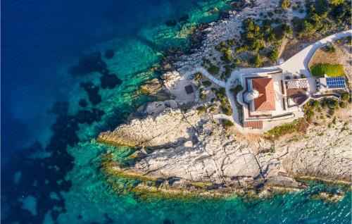 Cove Rogacic House | 2 Bedroom Amazing Home In Vis