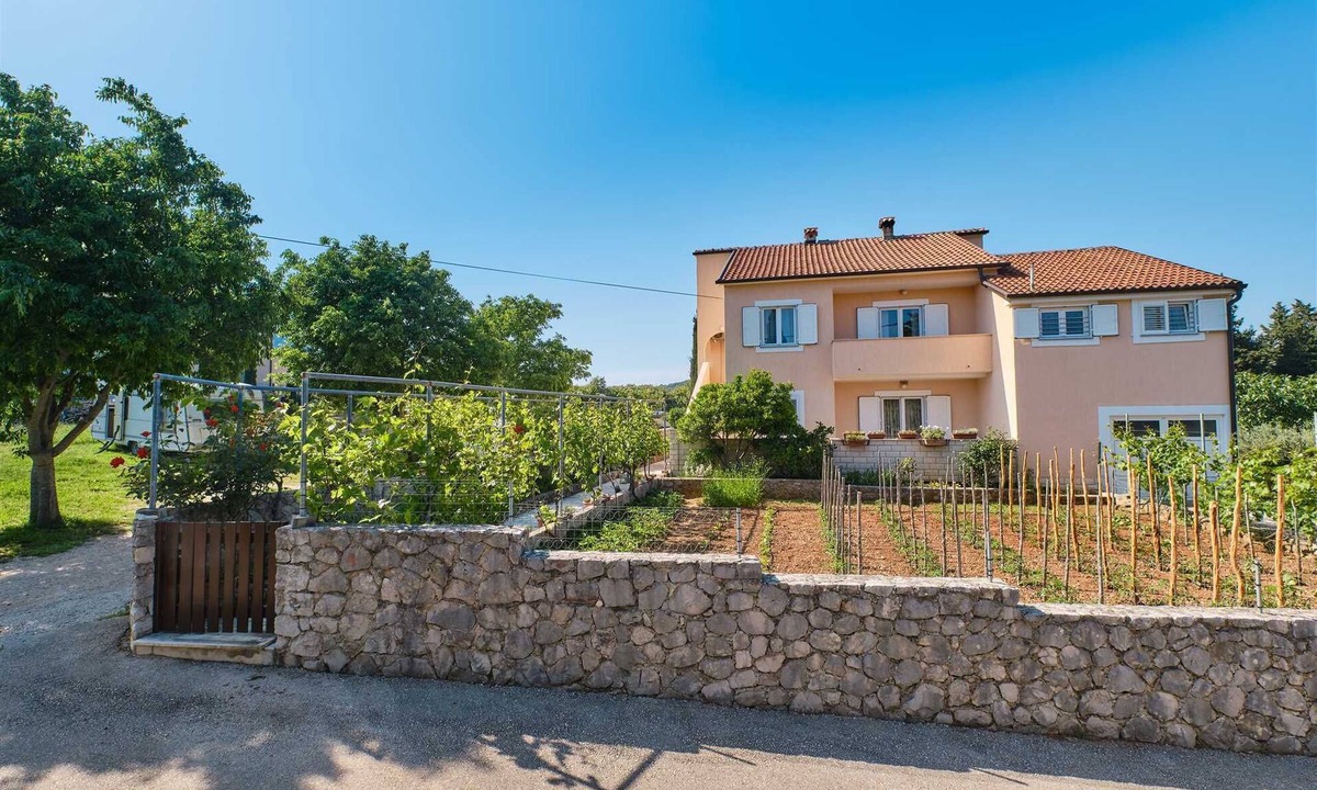 Nerezine Apartment | 2-Bedroom Apartment, 5-Guest Capacity with Private Parking