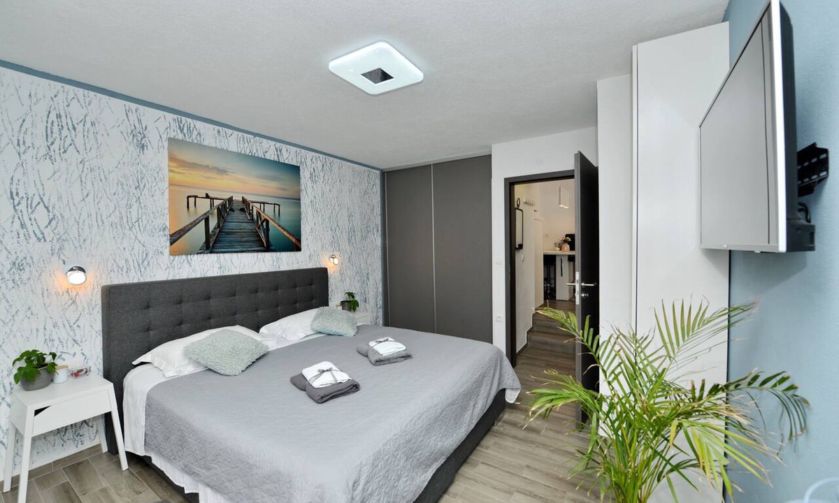 Zadar Villa | 2 Bedroom Apartment Sleeps 5 - Privat Pool