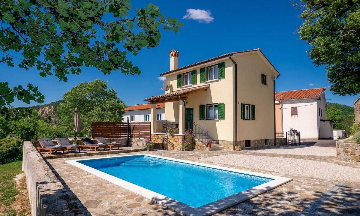 Pican House | 2 bedroom beautiful home in Pican