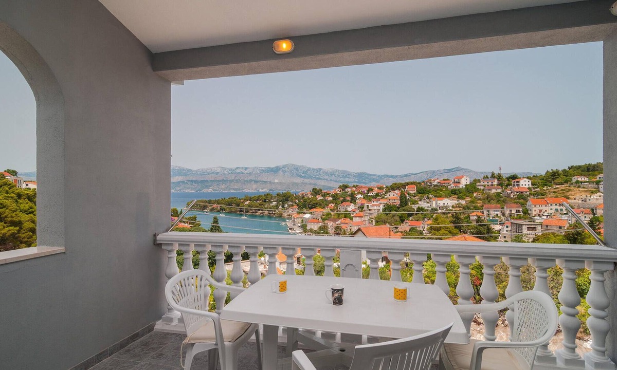 Splitska Apartment | 2 bedroom cozy apartment in Supetar-Splitska