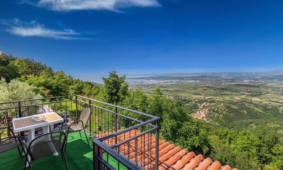 Koper Apartment | 2 bedroom gorgeous apartment in Smarje