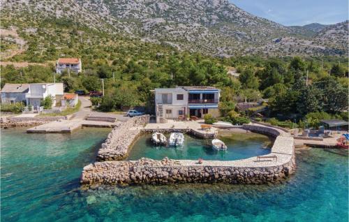 Cesarica Apartment | 2 Bedroom Lovely Apartment In Ribarica