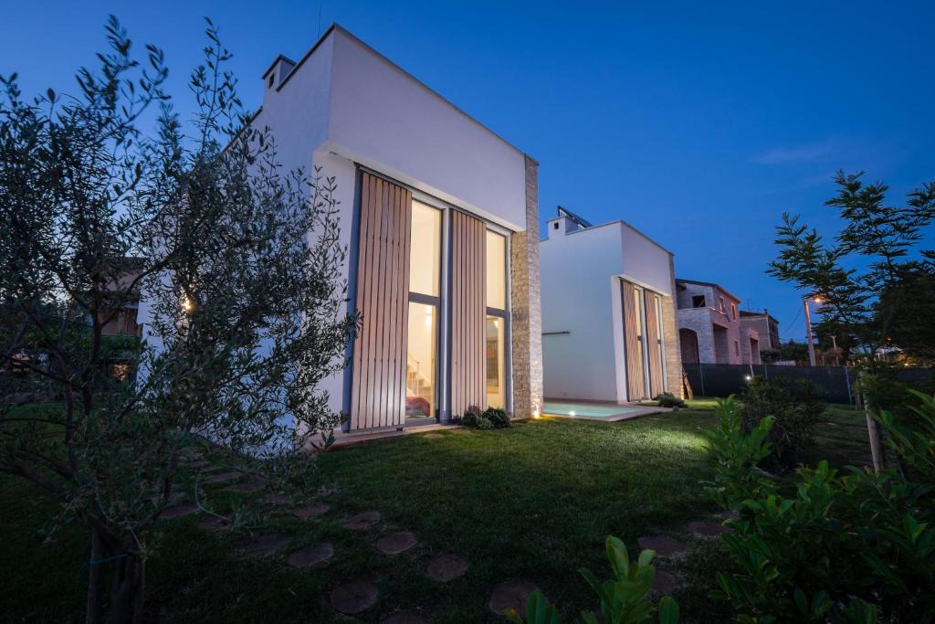 Fiorini Villa | 2 In 1