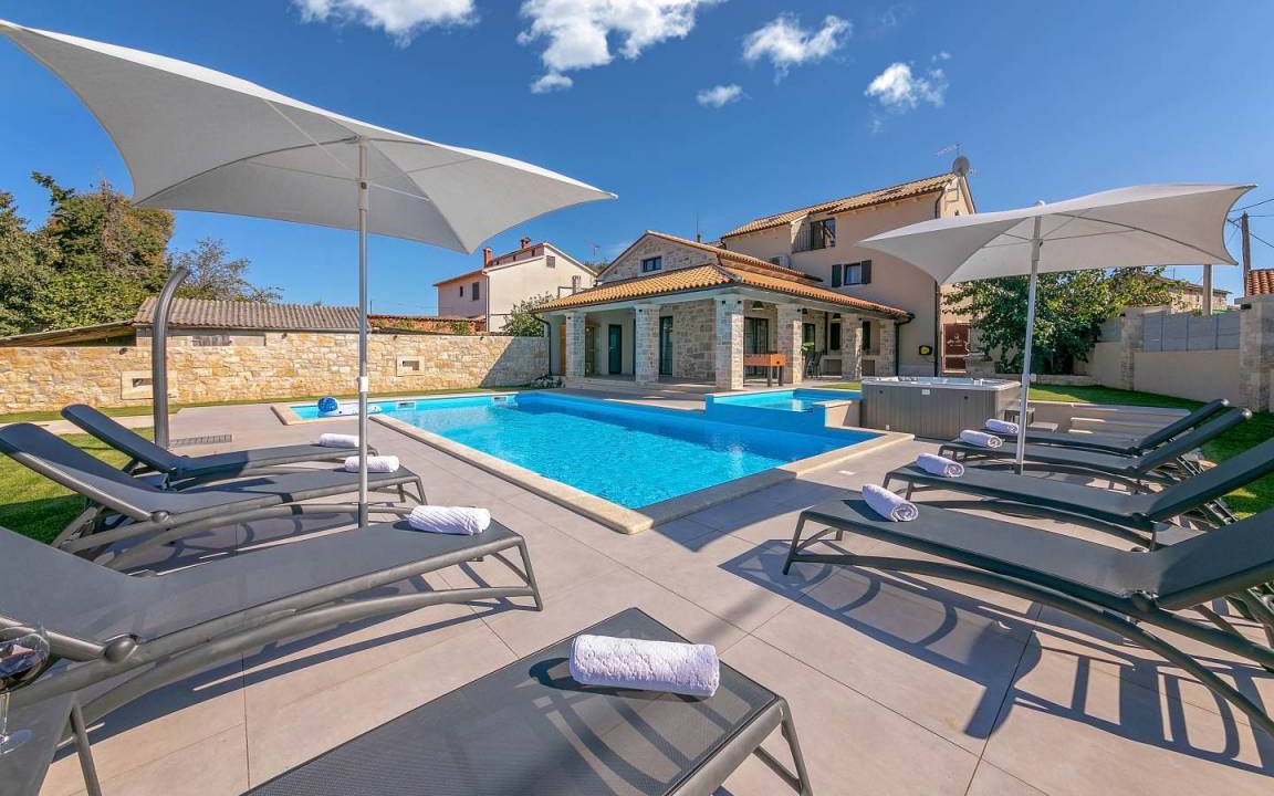 Filipini Villa | 200 m² Villa ∙ 4 bedrooms ∙ 8 guests