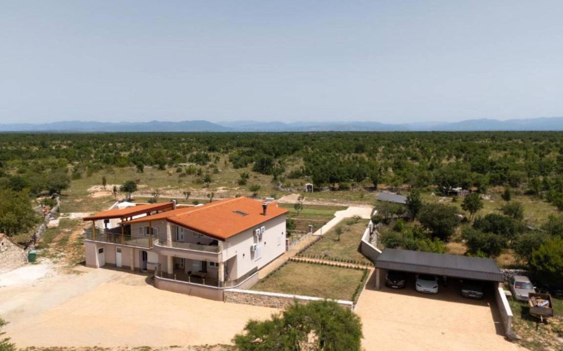 Bogatic Villa | 200 m² Villa ∙ 5 bedrooms ∙ 9 guests