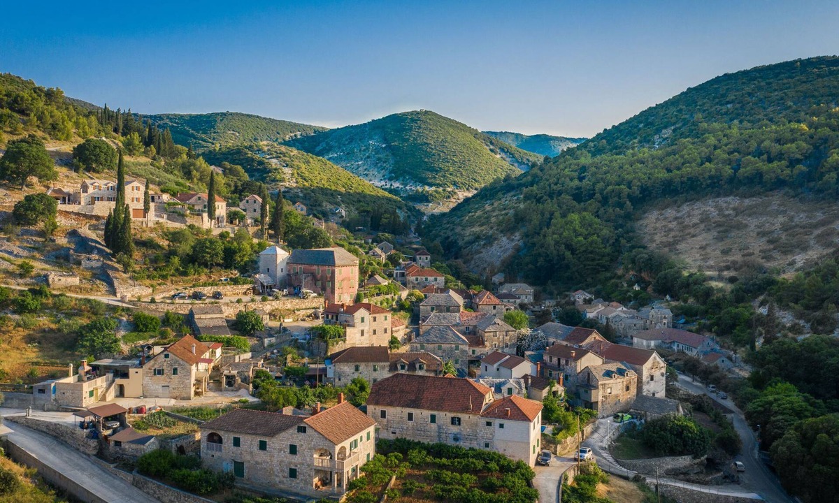 Dol House | 200 year old Mediterranean stone house recommended by The Sunday Times