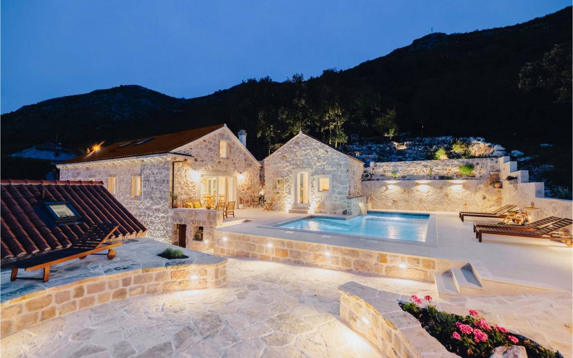 Popovici House | 205 m² House ∙ 7 bedrooms ∙ 14 guests