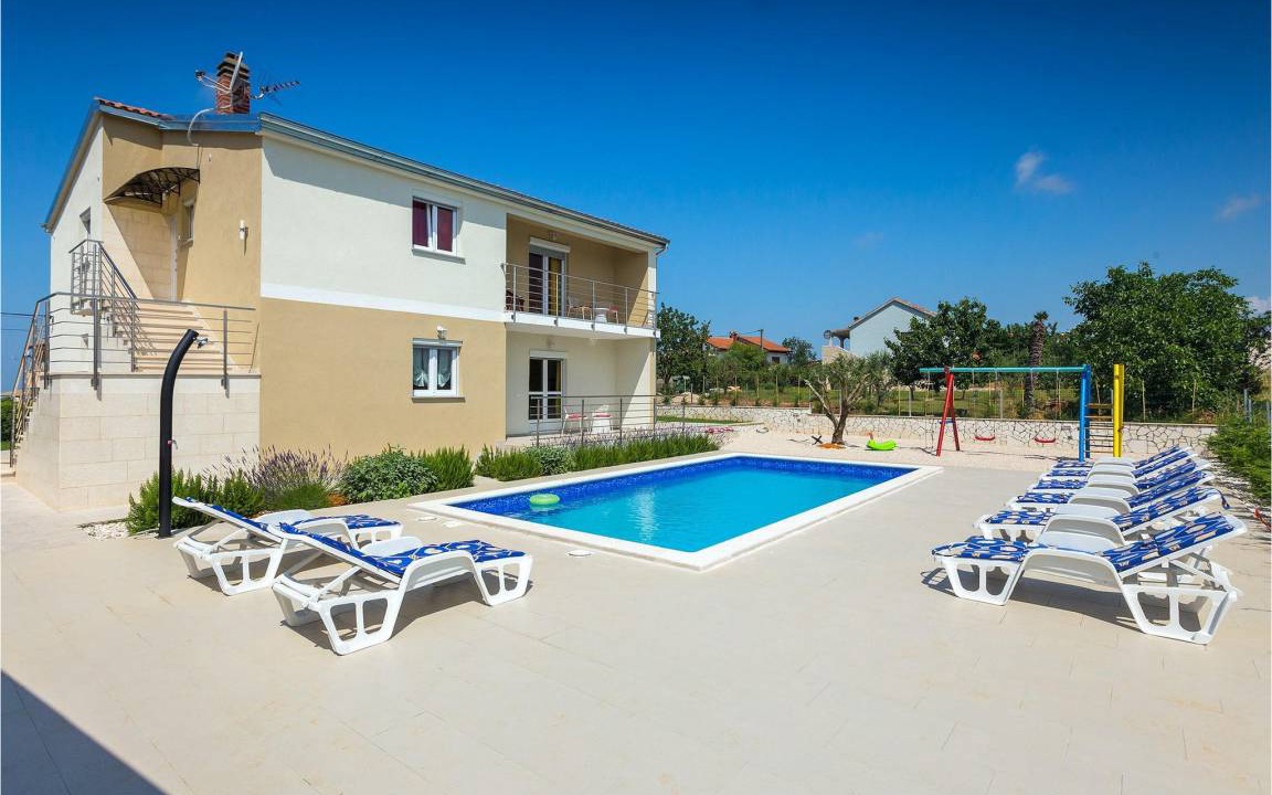 Brnobici House | 212 m² House ∙ 4 bedrooms ∙ 8 guests