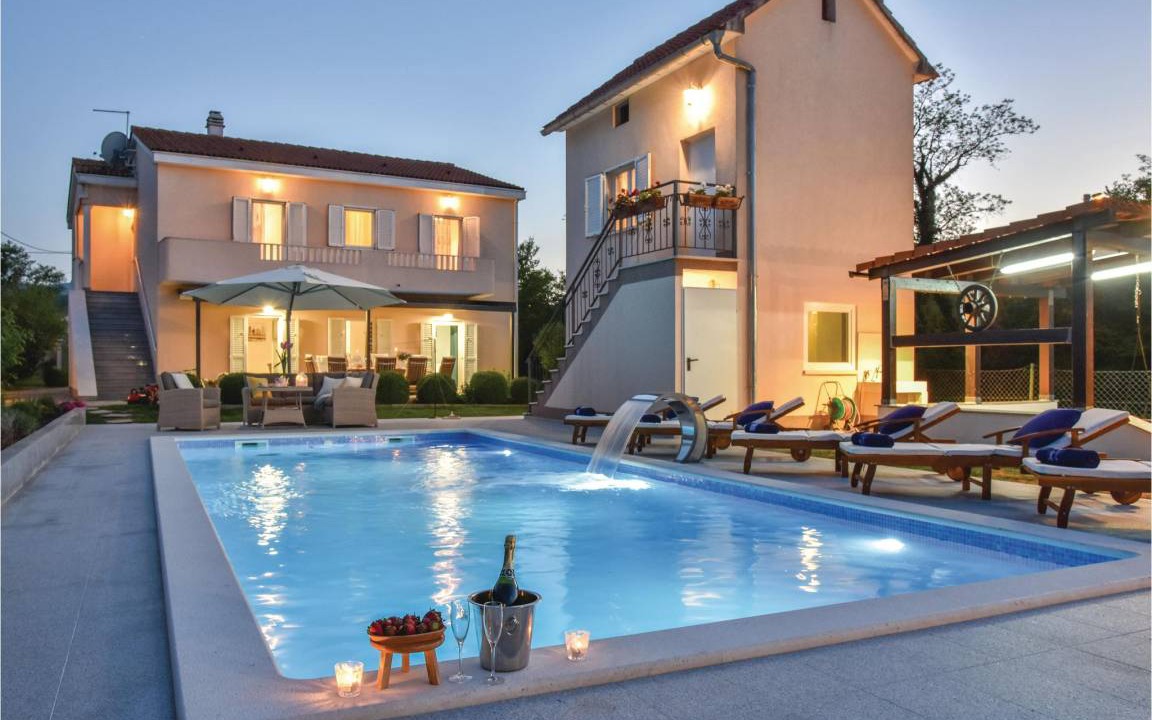 Citluk House | 213 m² House ∙ 6 bedrooms ∙ 11 guests