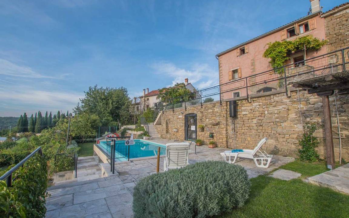 Oprtalj Villa | 238 m² Villa ∙ 6 bedrooms ∙ 12 guests