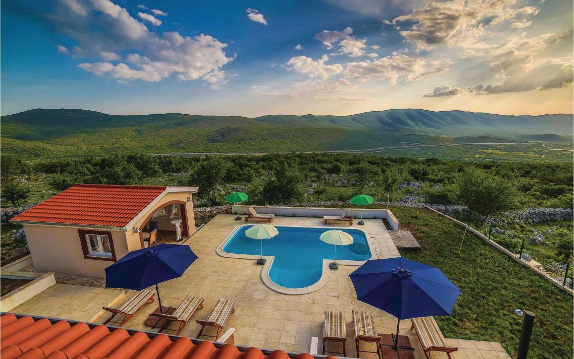 Lecevica House | 250 m² House ∙ 4 bedrooms ∙ 10 guests