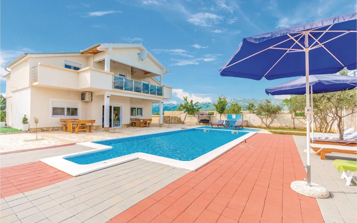Bilisane House | 262 m² House ∙ 6 bedrooms ∙ 12 guests
