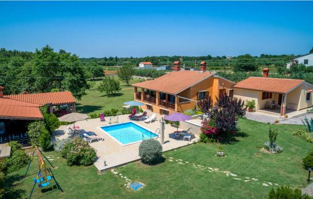 Muntic House | 3 bedroom accommodation in Muntic