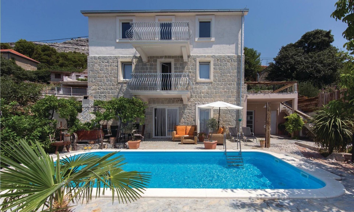 Mravince House | 3 bedroom accommodation in Mravince