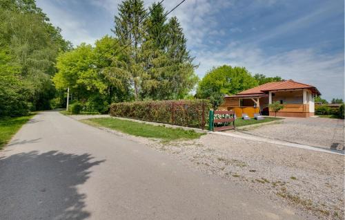 Petrinja House | 3 Bedroom Lovely Home In Stari Brod
