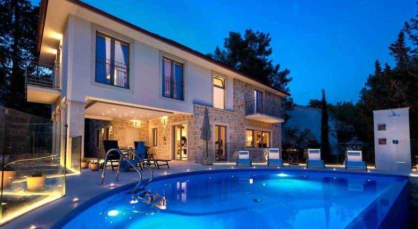 Vrboska Villa | 300 m² Villa ∙ 4 bedrooms ∙ 10 guests