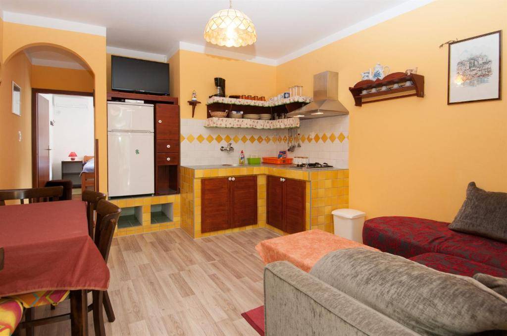 Apartments Nevenka | Cove Murtar