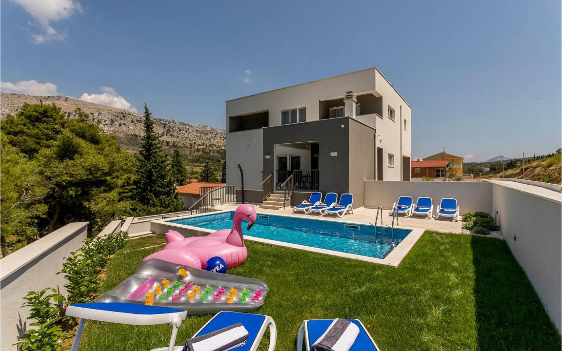 Tugare House | 360 m² House ∙ 4 bedrooms ∙ 10 guests