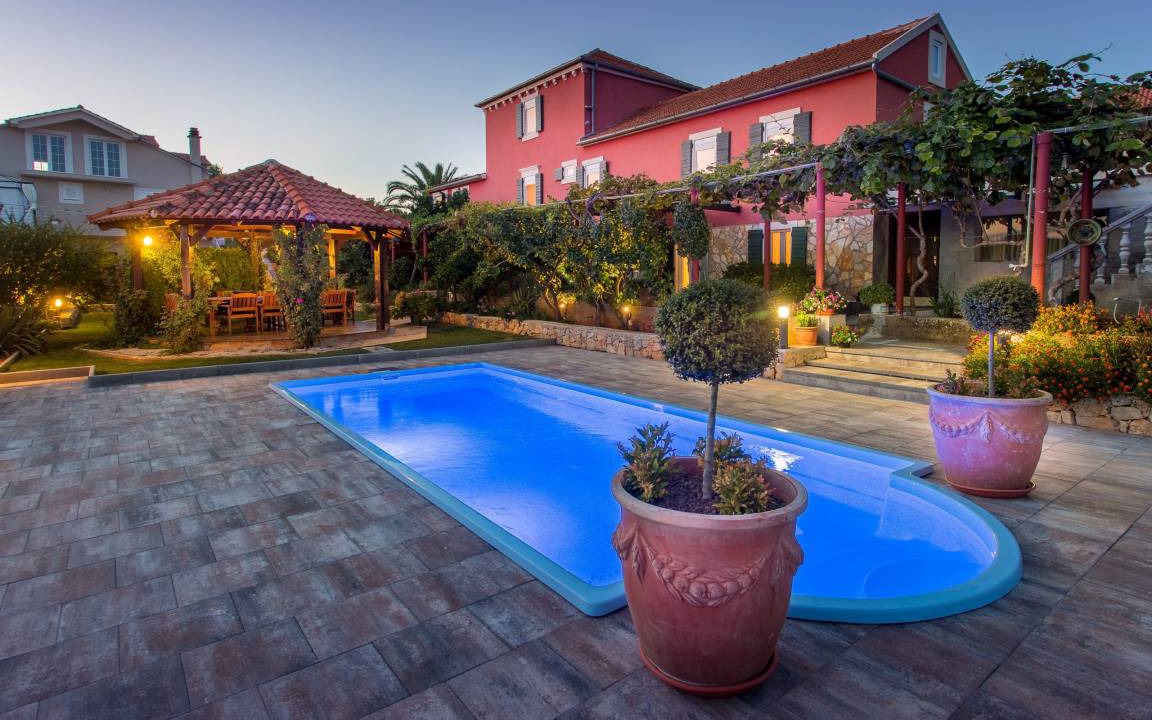 Ugljan Villa | 370 m² Villa ∙ 7 bedrooms ∙ 14 guests