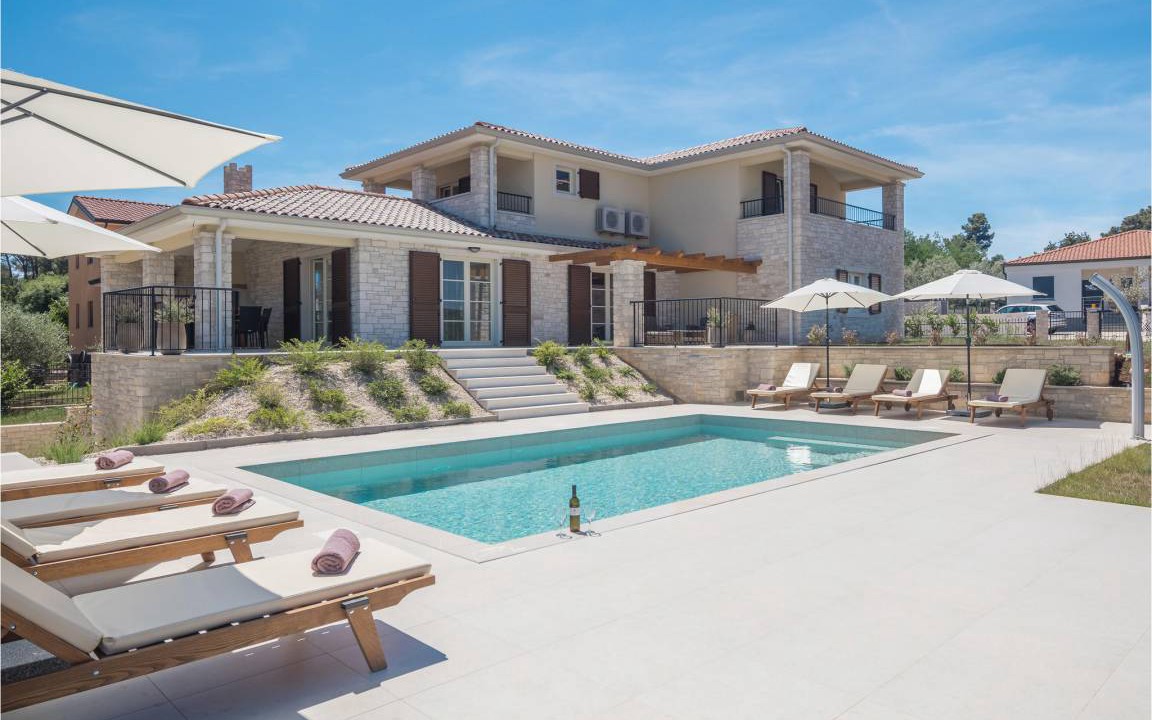 Murine House | 380 m² House ∙ 4 bedrooms ∙ 8 guests