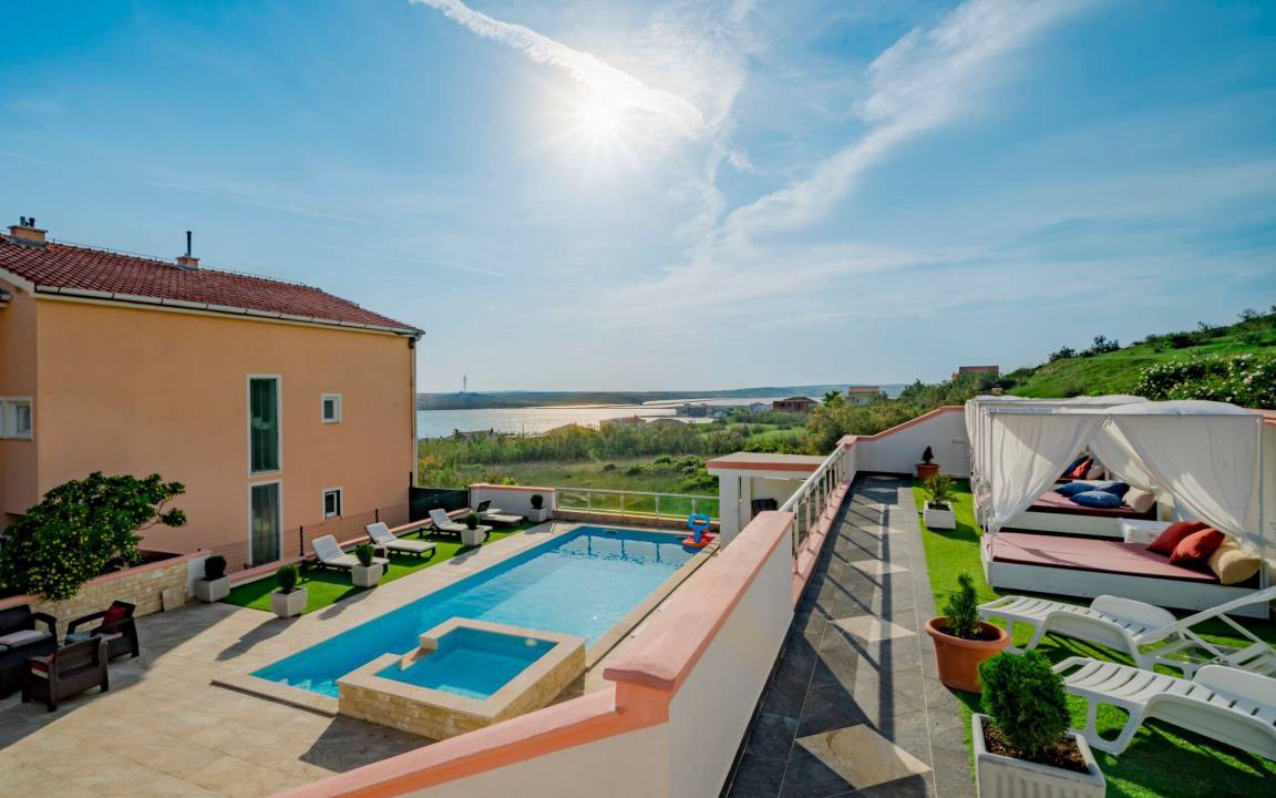 Dinjiska House | 396 m² House ∙ 12 bedrooms ∙ 34 guests