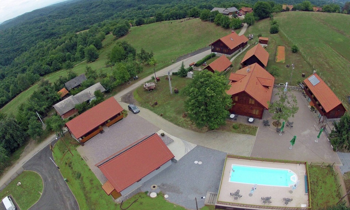 Ribnik House | 3BR Country House with Pool & WiFi