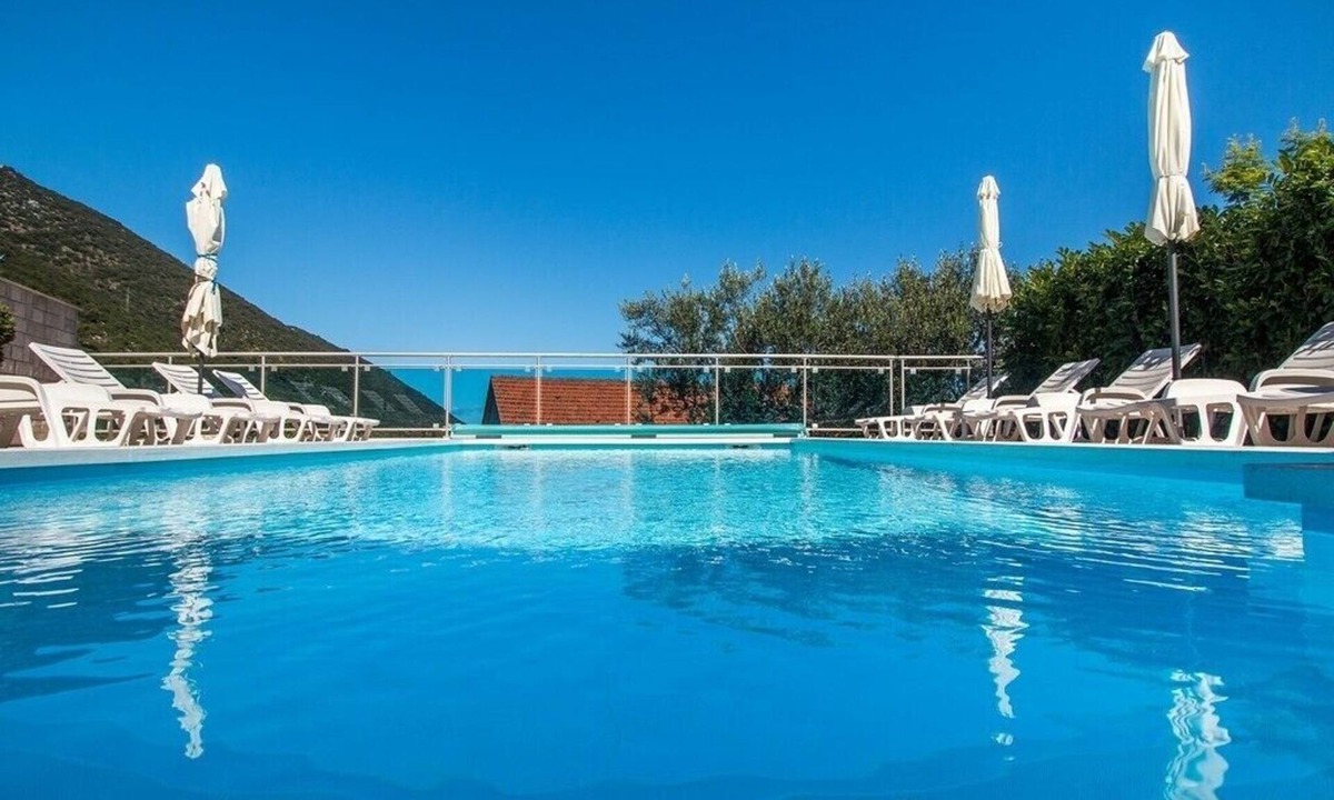 Trpanj Apartment | 4 Bedroom Apartment With Pool
