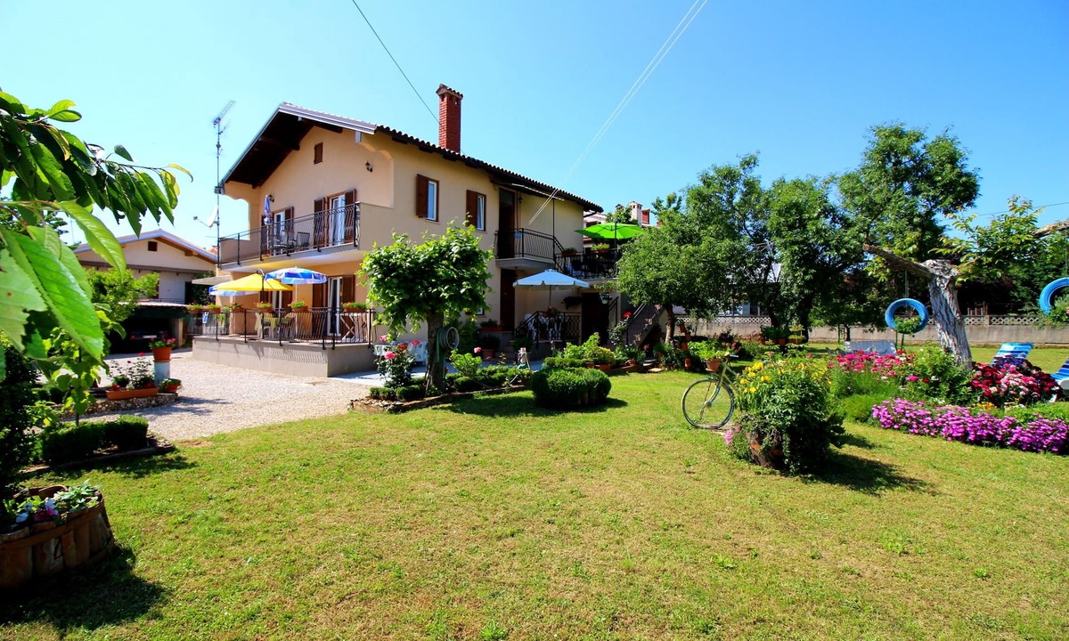 Vrvari Condo | 4 persons, quiet area, garden, private parking