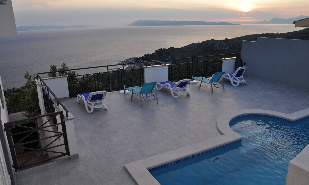 Podgora Apartment | 4 Star spacious Apartment private pool,Stunning resort and sea views